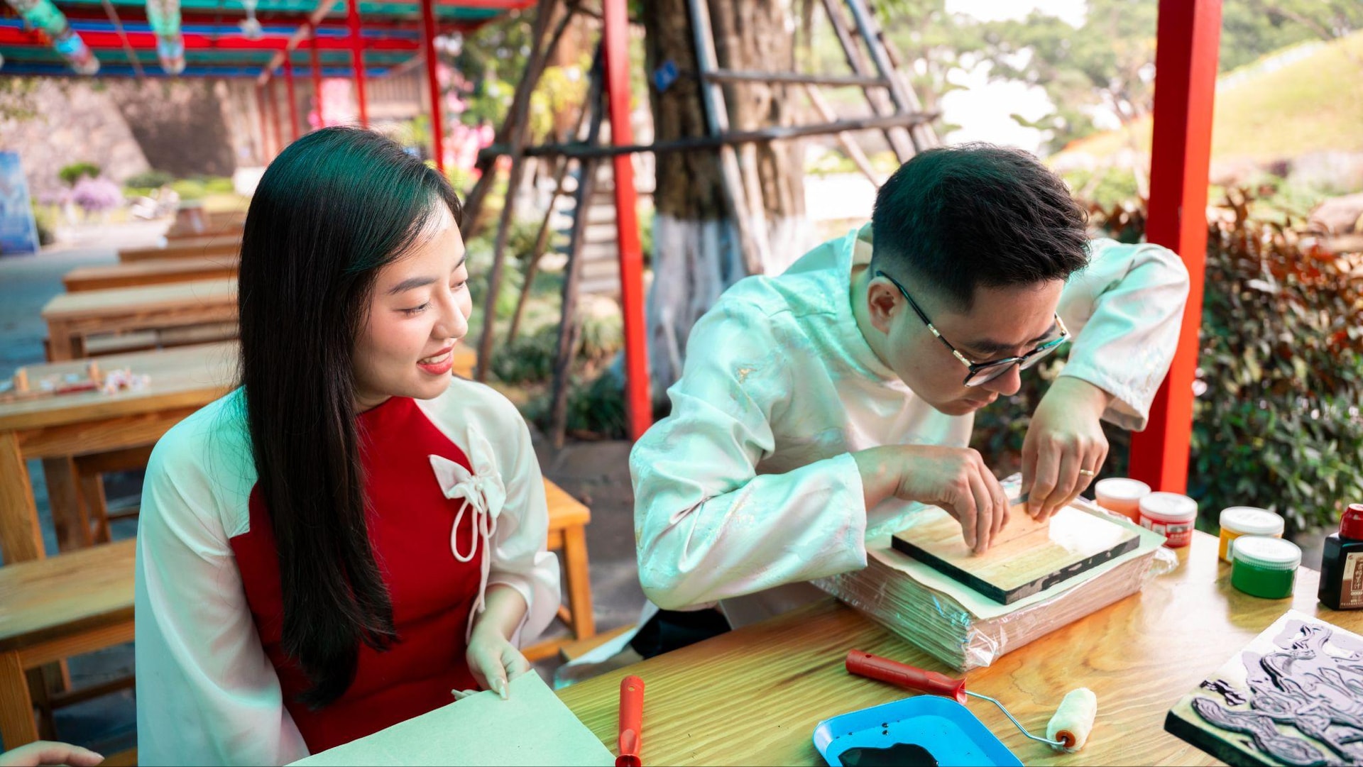 Các tiết mục nghệ thuật đặc sắc mang âm hưởng mùa xuân phục vụ du khách du xuân