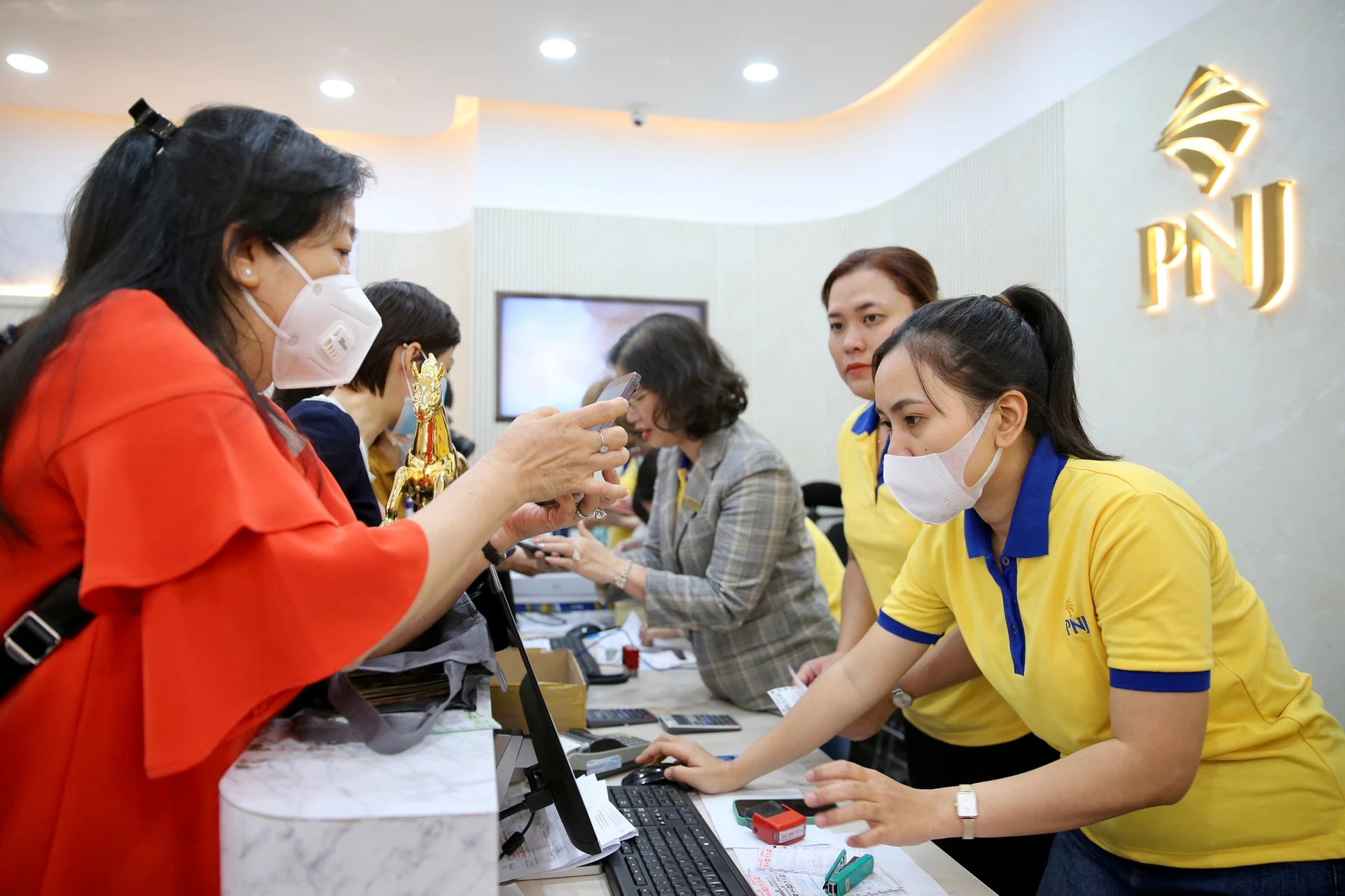 Giá vàng hôm nay 20/2/2026: Giá vàng miếng SJC, vàng nhẫn 9999, vàng thế giới mùng 4 Tết Bính Ngọ cập nhật mới nhất
