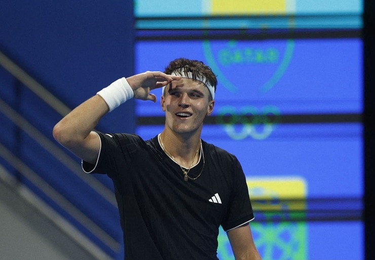Mensik gây địa chấn trước Sinner tại Qatar Open