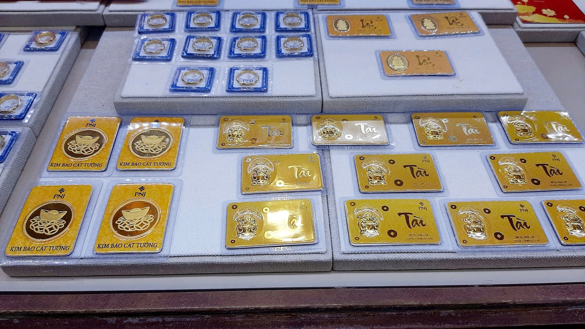 Giá vàng hôm nay 22/2/2026: SJC tăng lên 183 triệu, vàng nhẫn 9999 tăng theo vàng thế giới