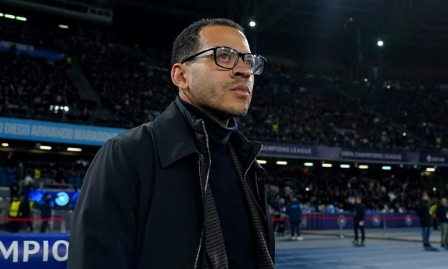 Huấn luyện viên Liam Rosenior vẫn đặt niềm tin vào cậu học trò trẻ bất chấp những chỉ trích.