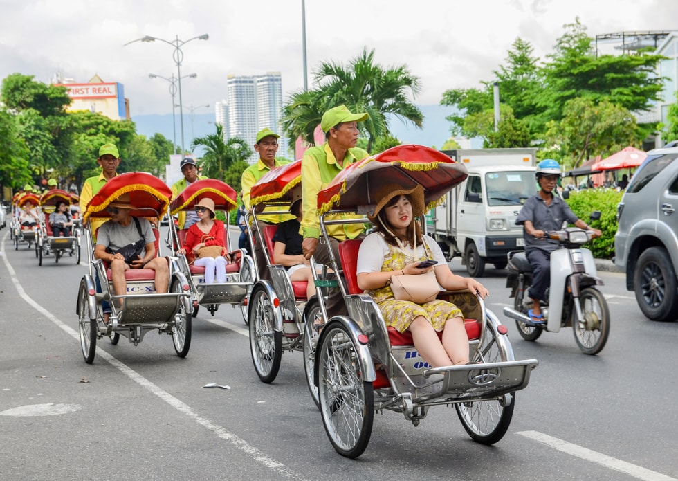 xich-lo-du-lich-da-nang-nhung-vong-quay-banh-xe-nho-nu-cuoi-du-khach-02.jpg