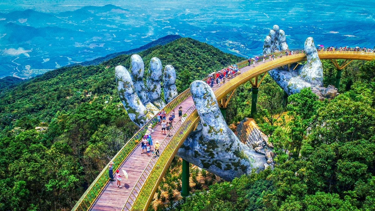 cau-vang-sun-world-ba-na-hills-da-nang-lien-tuc-xuat-hien-tren-cac-kenh-truyen-thong-lon-cua-the-gioi-002.jpg