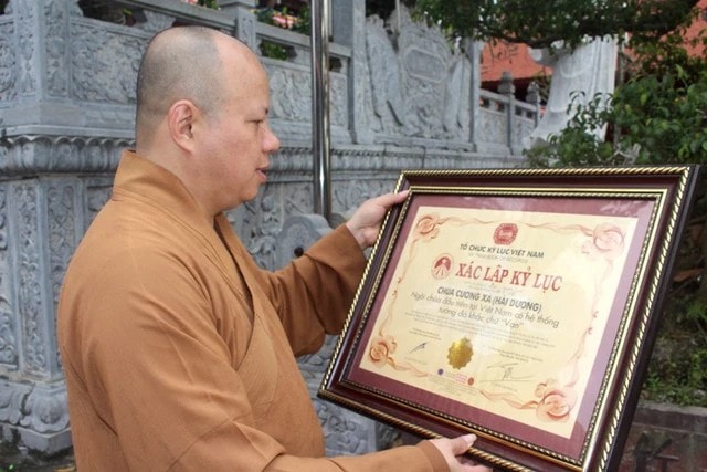 Bằng xác lập kỷ lục chùa Cương Xá là ngôi chùa có hệ thống tường đá khắc chữ Vạn đầu tiên tại Việt Nam