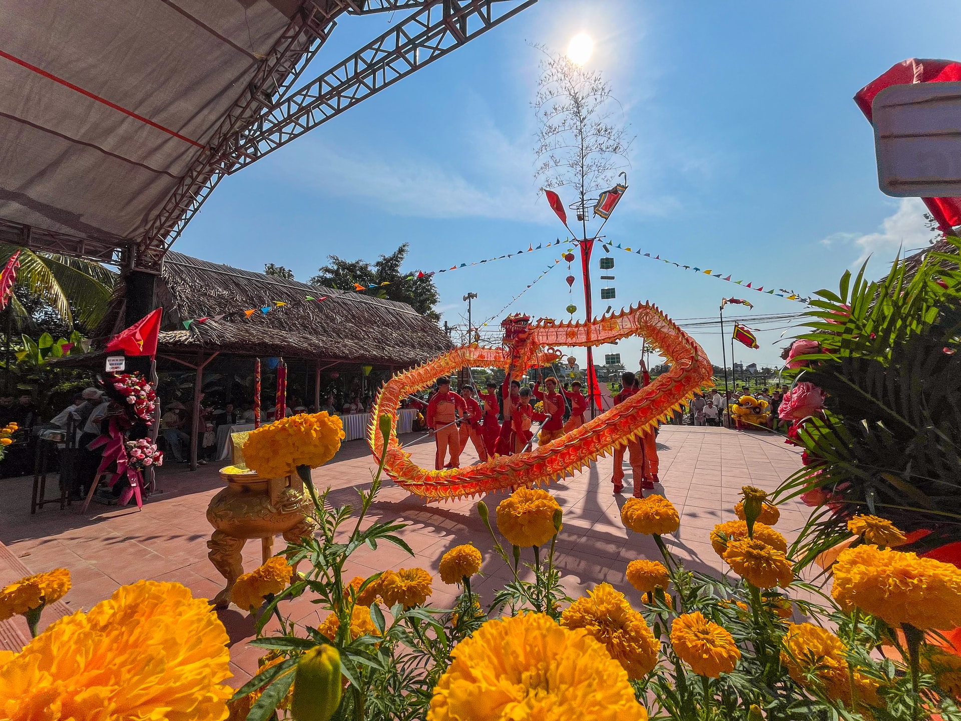 Le feste tradizionali di inizio anno offrono ai visitatori un'esperienza profonda della cultura della provincia di Quang Nam in particolare, e del Vietnam in generale. Foto: XUAN