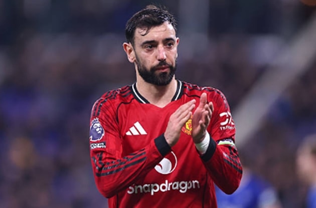 Bruno Fernandes nỗ lực điều phối bóng
