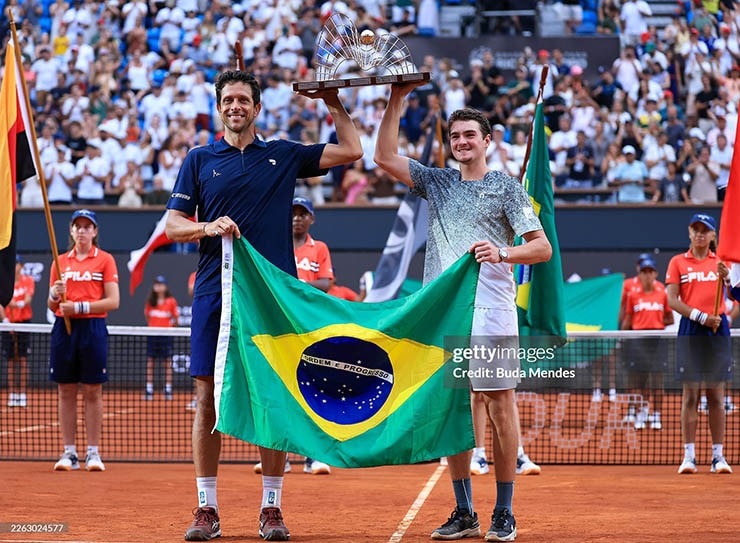 Joao Fonseca và Marcelo Melo ăn mừng chức vô địch Rio Open