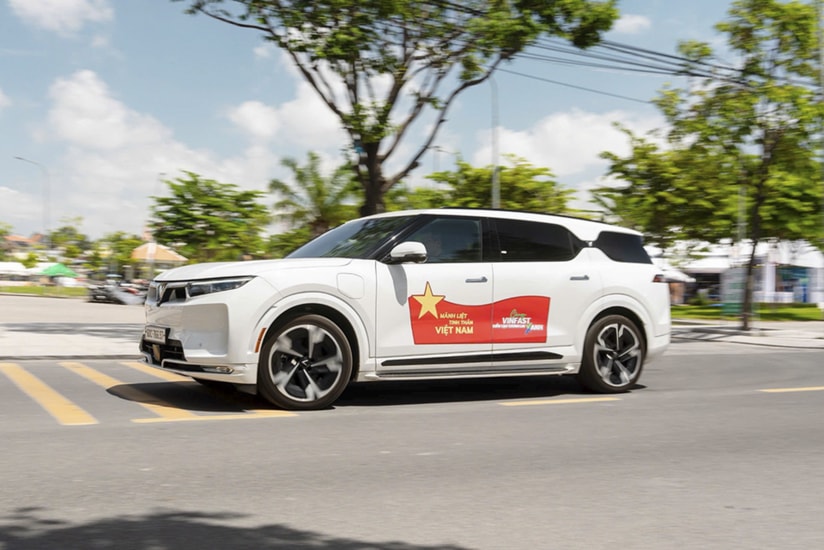VinFast VF 9 vận hành trên đường trường