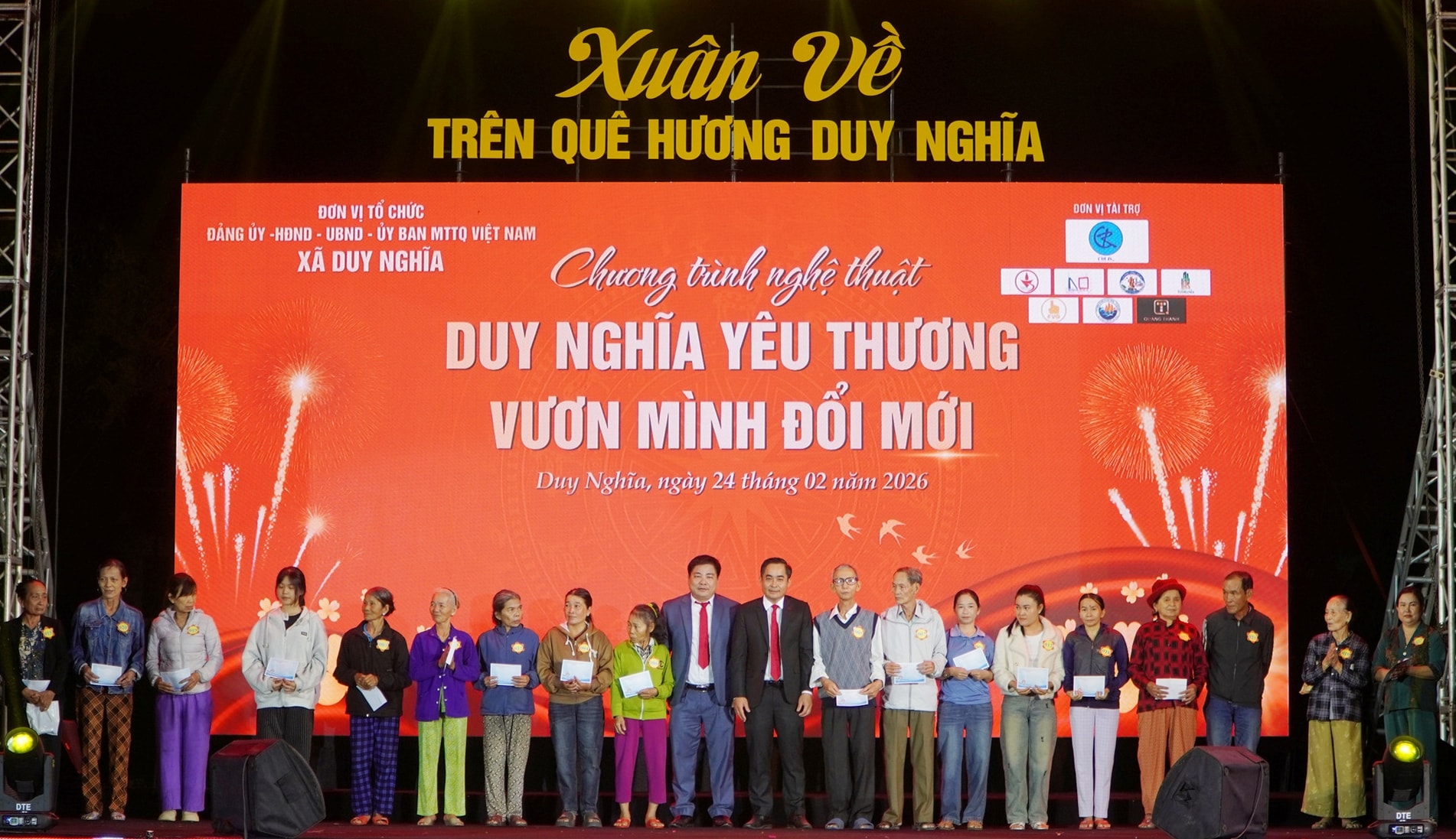 lanh-dao-xa-duy-nghia-trao-qua-cho-cac-ho-gia-dinh-co-hoan-canh-kho-khan-va-gia-dinh-chinh-sach-tren-dia-ban(1).jpg