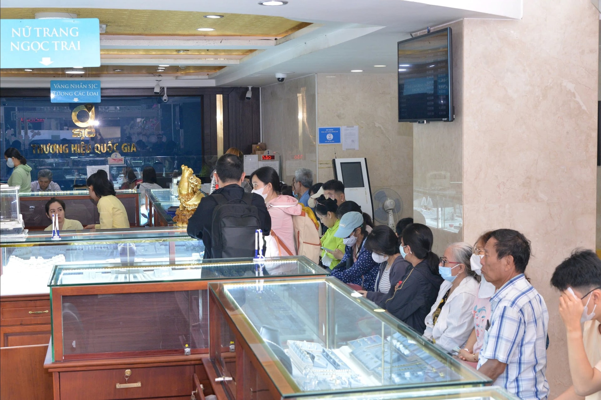 Giá vàng cập nhật 16h chiều nay 26/2/2026: Bảng giá vàng SJC, vàng nhẫn 9999, vàng thế giới