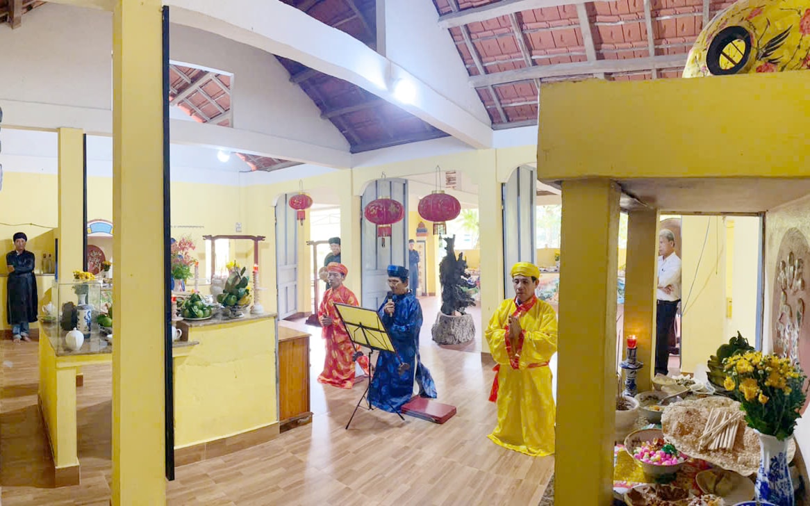 Locuitorii satului Dai Binh organizează festivalul Khai Son, rugându-se pentru vreme favorabilă, pace și prosperitate.