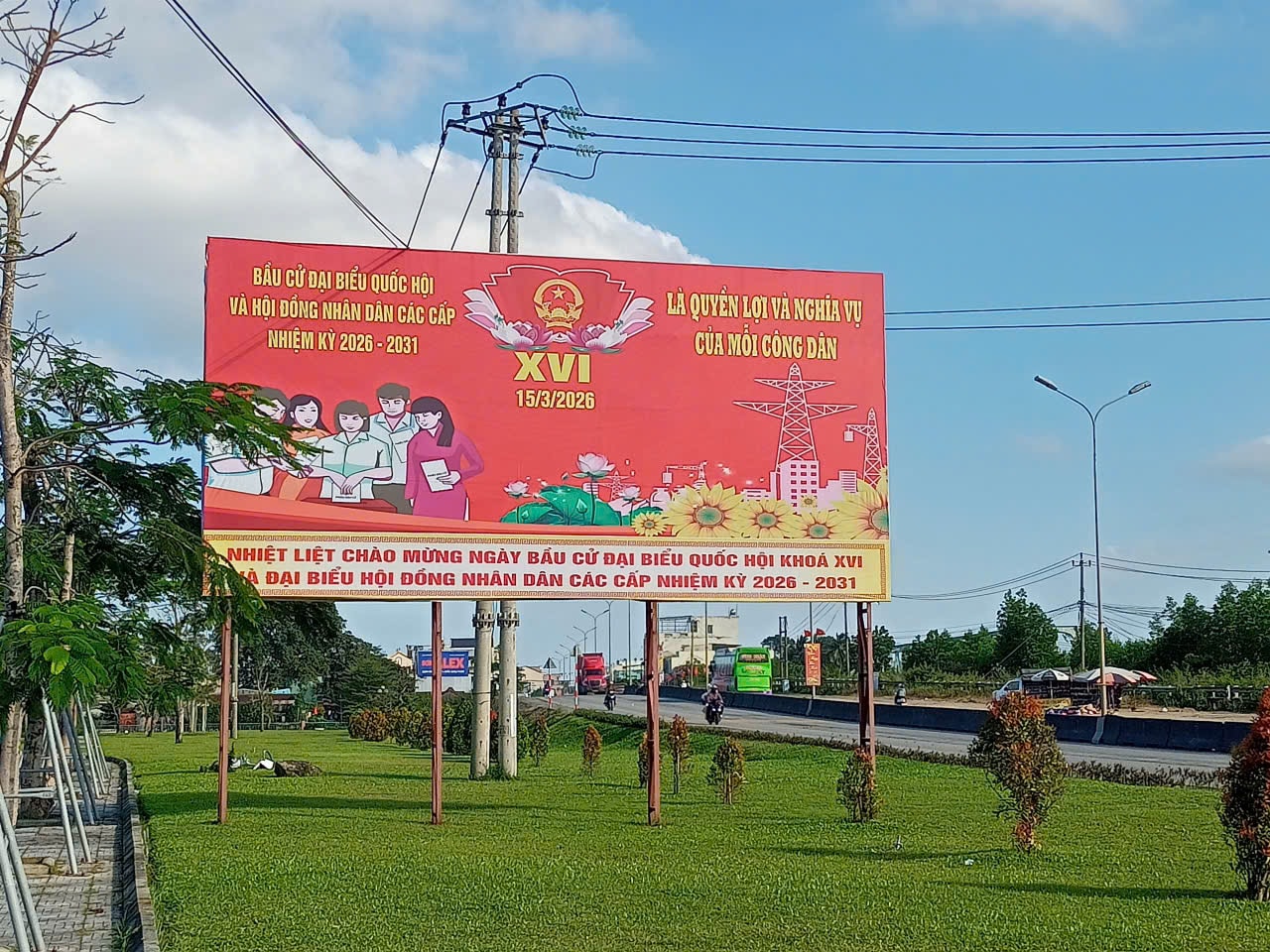 Tuyên truyền bầu cử tại Núi Thành. Ảnh VĂN PHIN