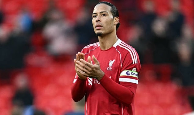 Virgil van Dijk ghi bàn bằng đầu