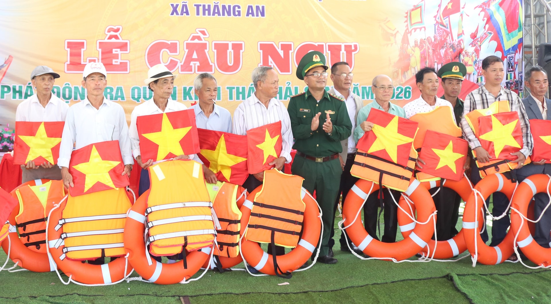 ao phao 4