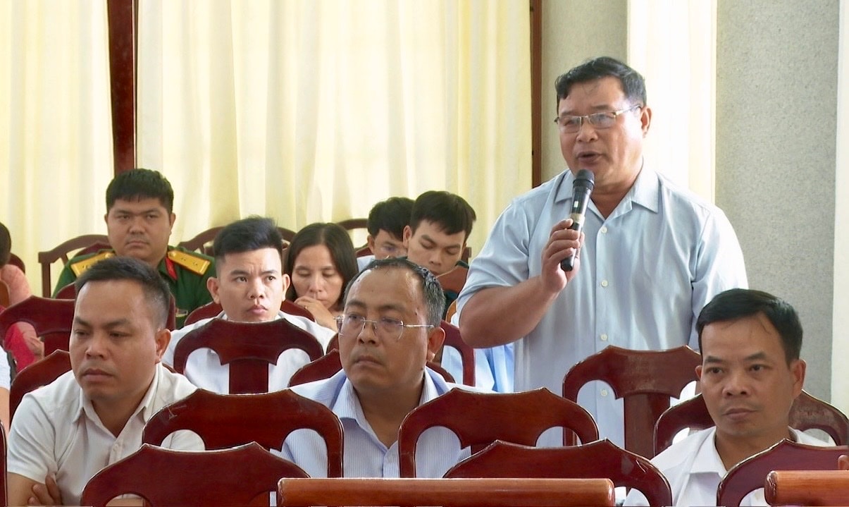Đại diện cử tri phát biểu tại hội nghị. ẢNH XUÂN HIẾU