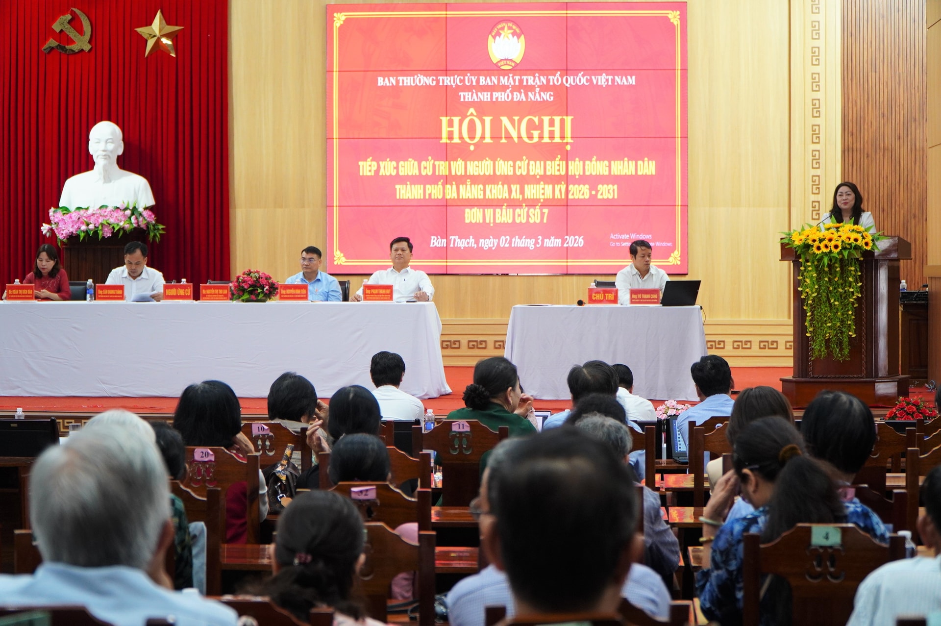 Quang cảnh hội nghị tiếp xúc giữa cử tri với người ứng cử đại biểu HĐND thành phố tại đơn vị bầu cử số 7. Ảnh: VINH ANH