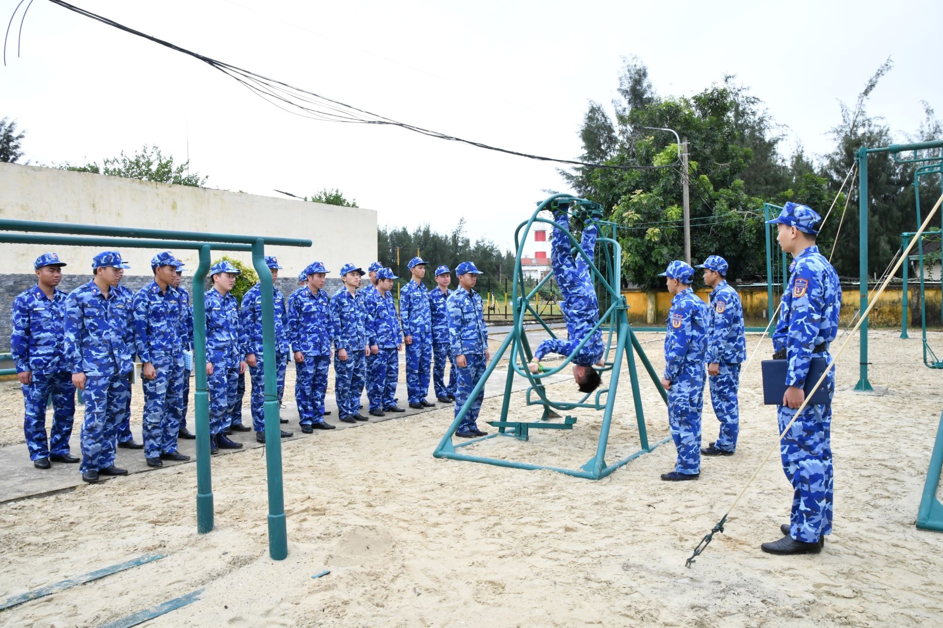Cán bộ, chiến sĩ Bộ Tư lệnh Vùng Cảnh sát biển 2 làm tốt công tác huấn luyện chiến đấu