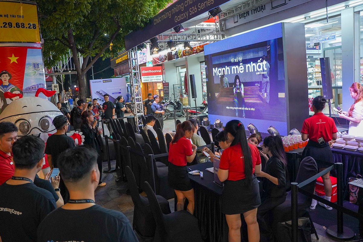 Không khí nhộn nhịp tại buổi lễ giao máy Galaxy S26