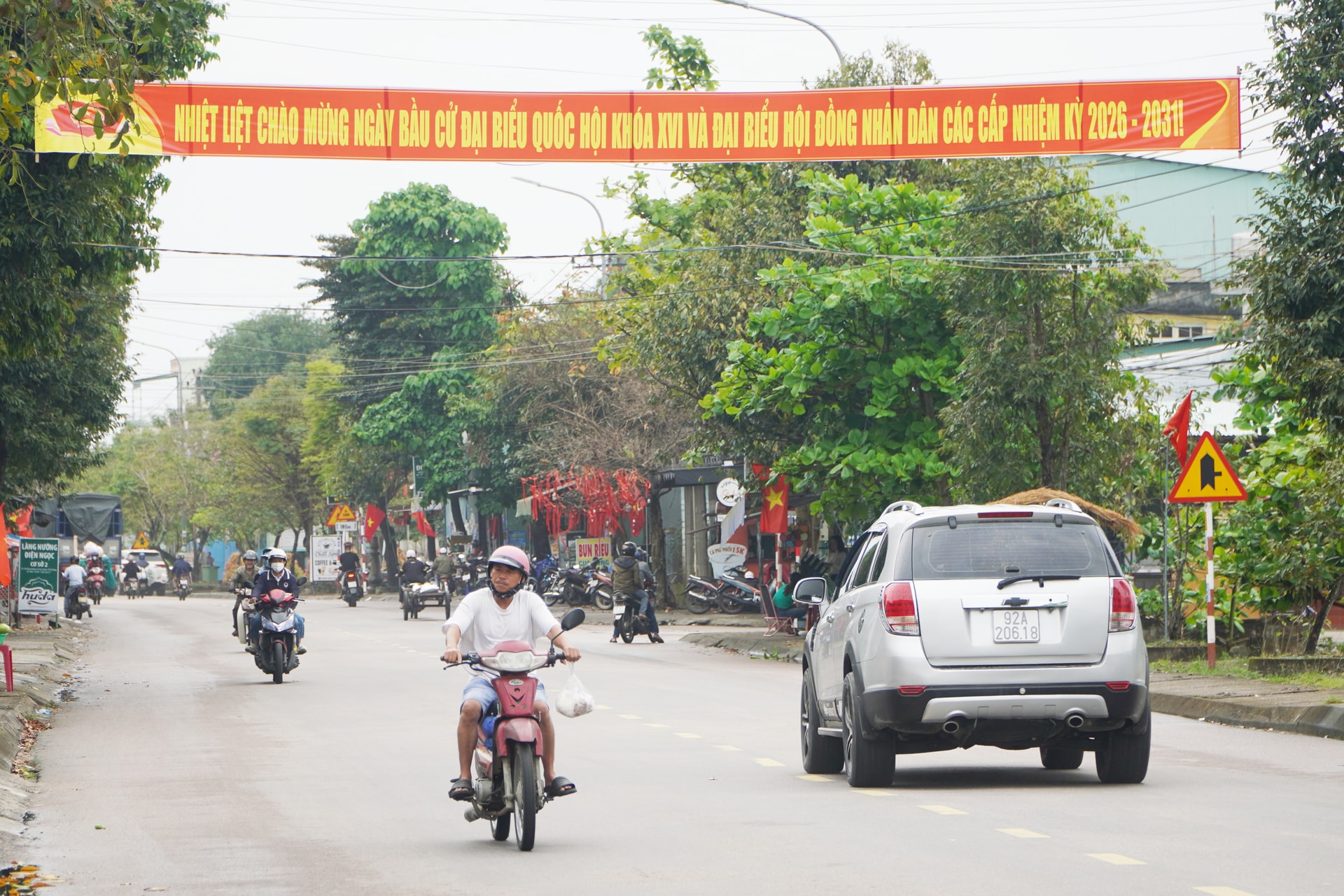 Xã Duy Xuyên treo băng rôn tuyên truyền về ngày hội bầu cử