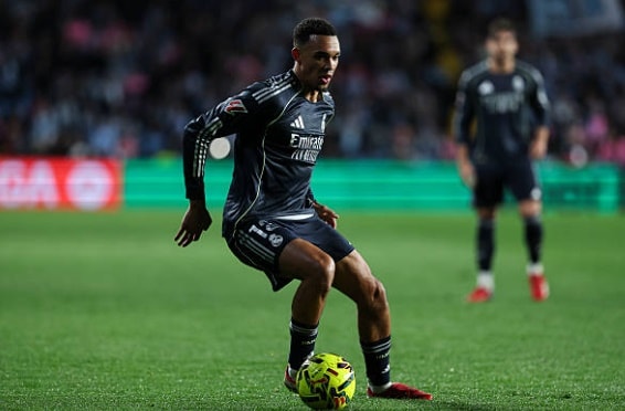 Trent Alexander-Arnold gặp khó khăn trong việc thích nghi với hệ thống phòng ngự