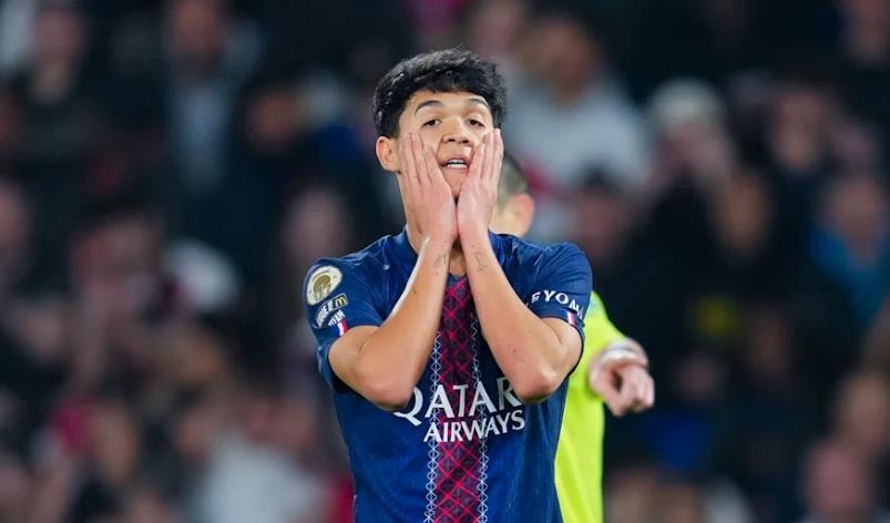 Nỗi thất vọng của các cầu thủ PSG trên sân nhà