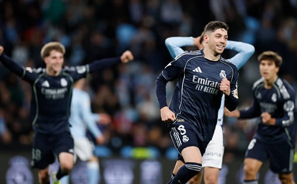 Federico Valverde ăn mừng bàn thắng quyết định mang về chiến thắng cho Real Madrid