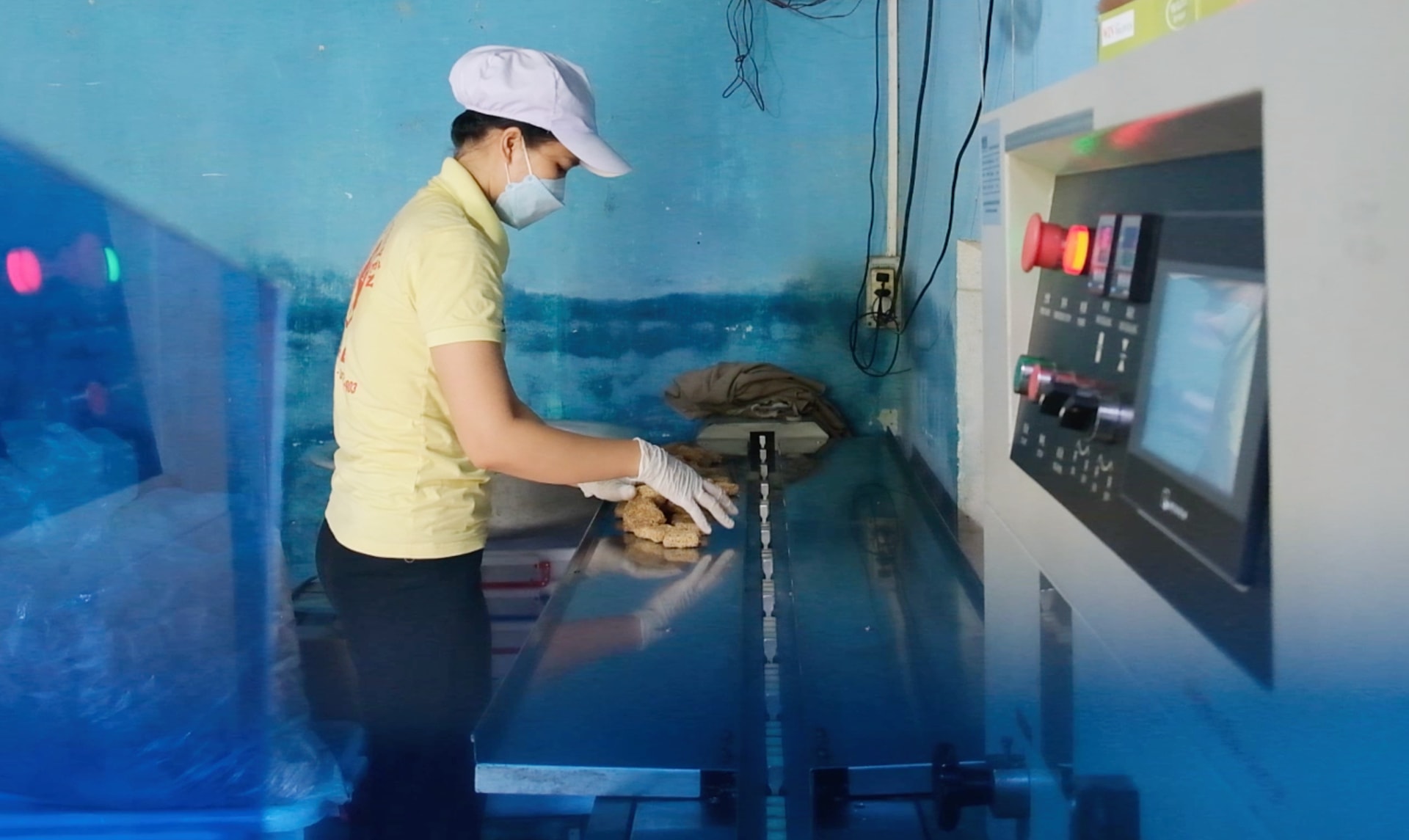 Cơ sở bánh khô mè Bà Ly đầu tư thiết bị máy móc hiện đại để tăng năng suất