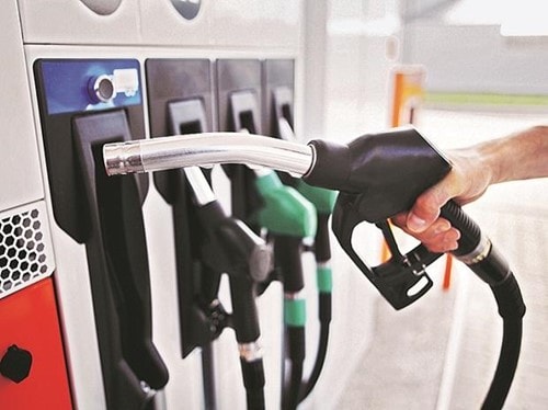 Hoạt động nhập khẩu xăng dầu tại cảng biển