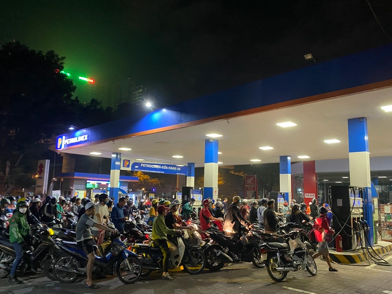 Giá xăng dầu hôm nay 10/03/2026 cập nhật mới nhất: Dầu thô thế giới giảm xuống dưới 100 USD/thùng