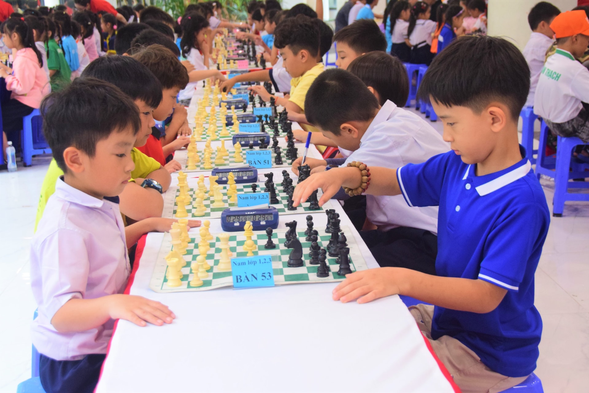 Vận động viên tranh tài nội dung dành cho nhóm 7 - 9 tuổi. Ảnh: NGUYÊN KHANG