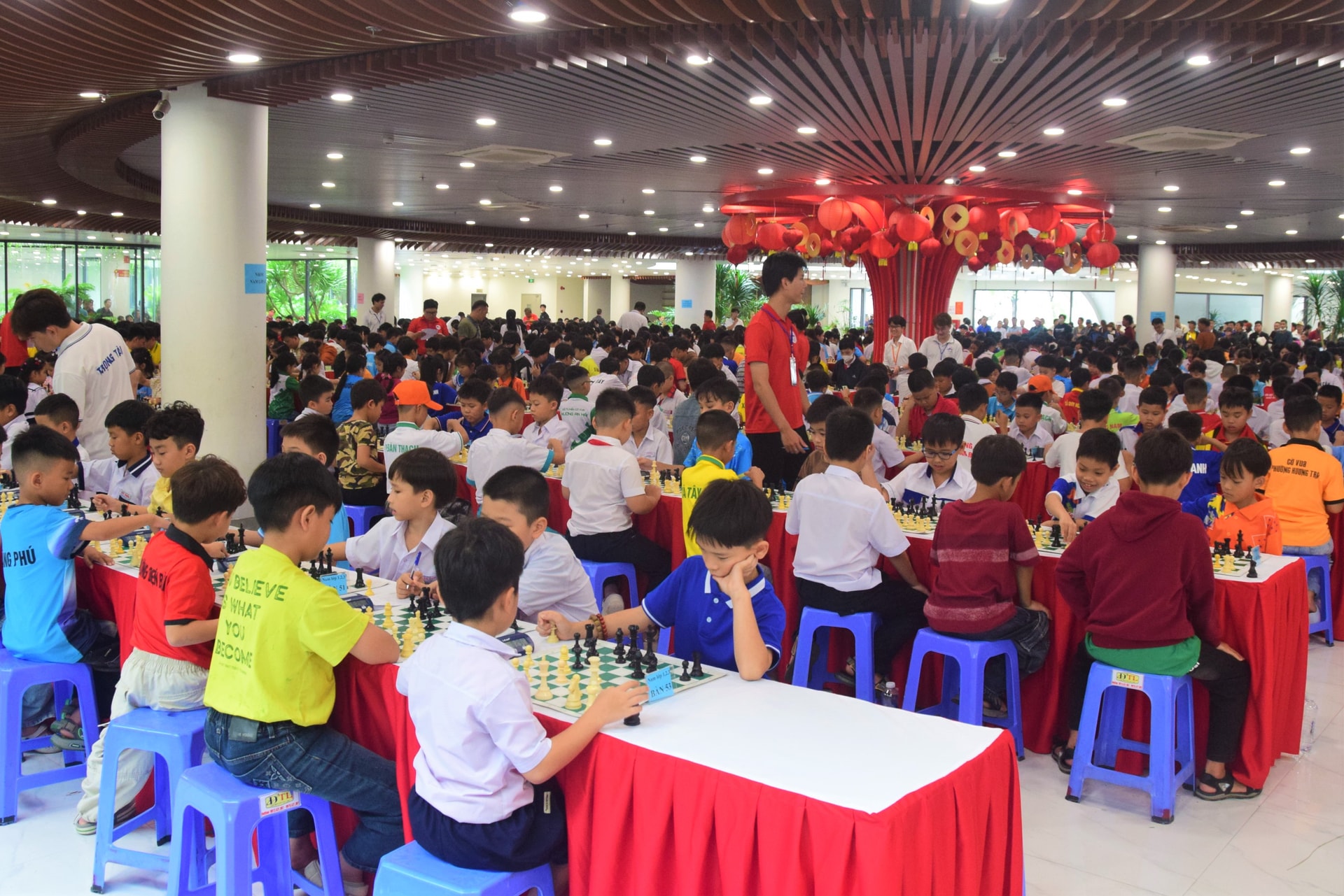 Không khí tranh tài diễn ra sôi nổi tại Công viên Apec. Ảnh: NGUYÊN KHANG