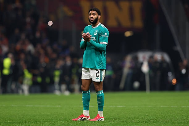 Joe Gomez gặp khó khăn trong việc duy trì vị trí phòng ngự