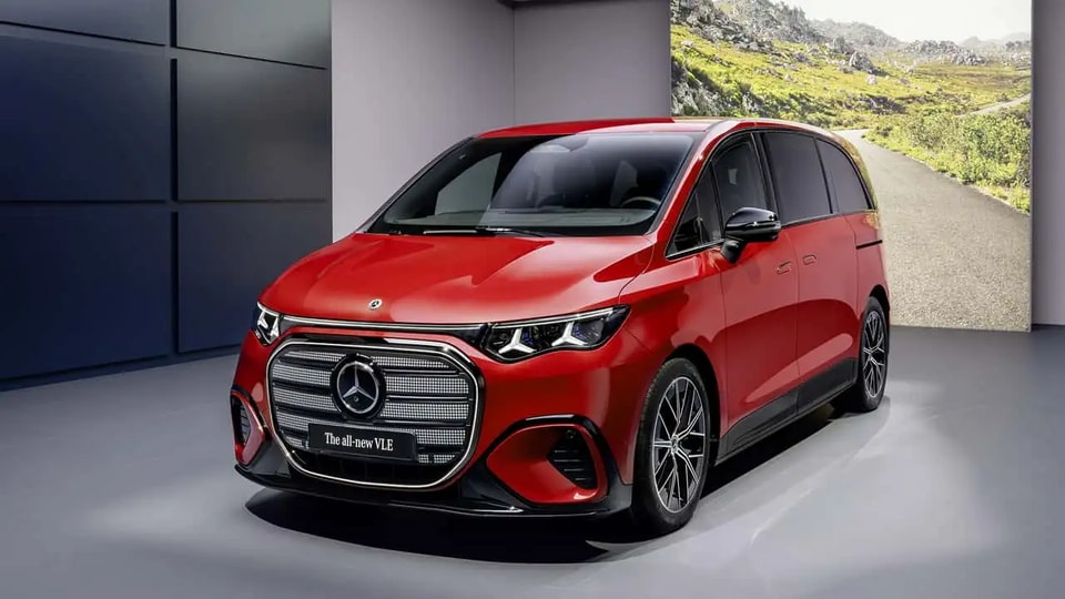 Nội thất sang trọng của Mercedes-Benz VLE với màn hình giải trí cỡ lớn