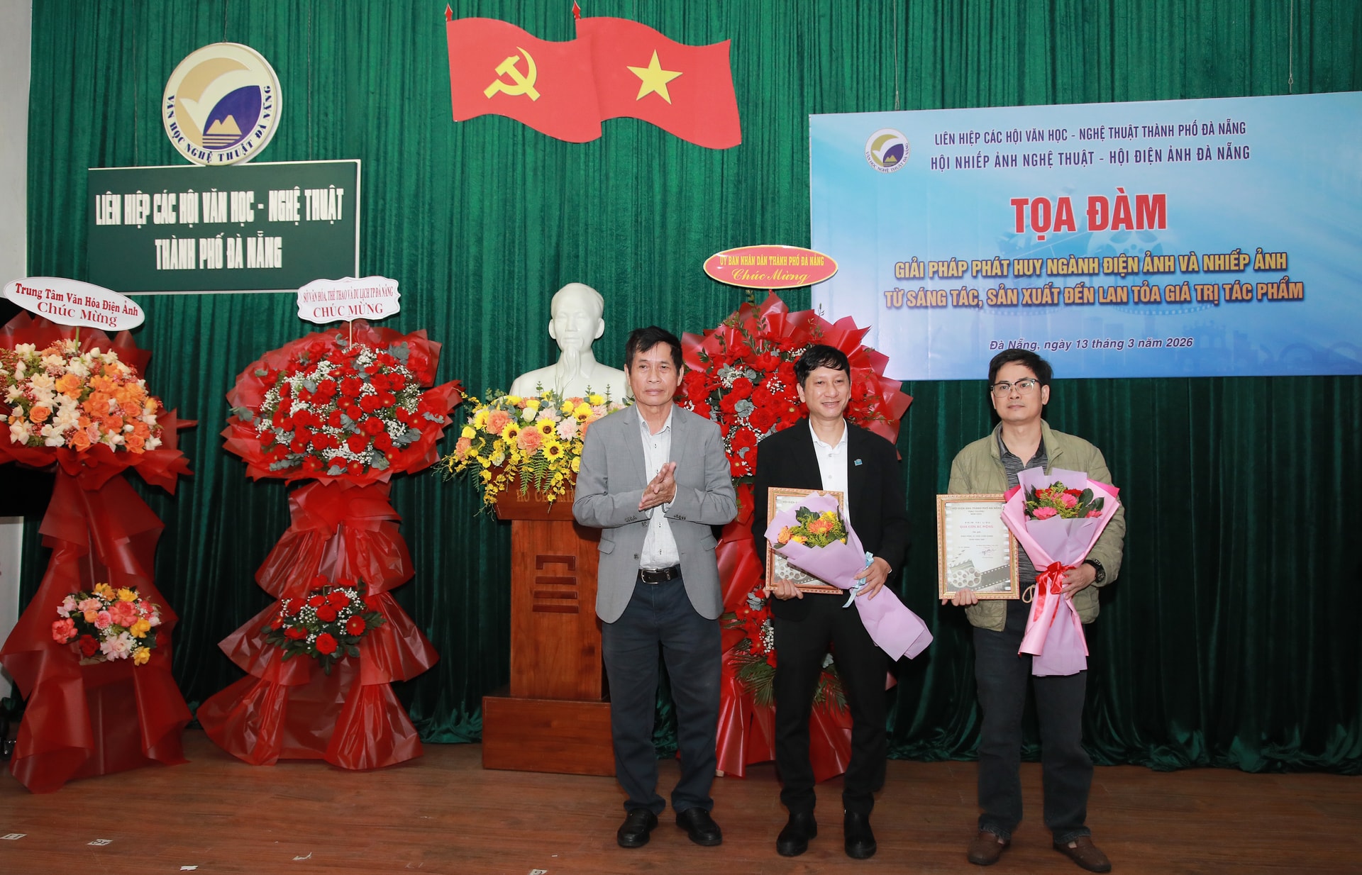 CHUNG NHAN DA