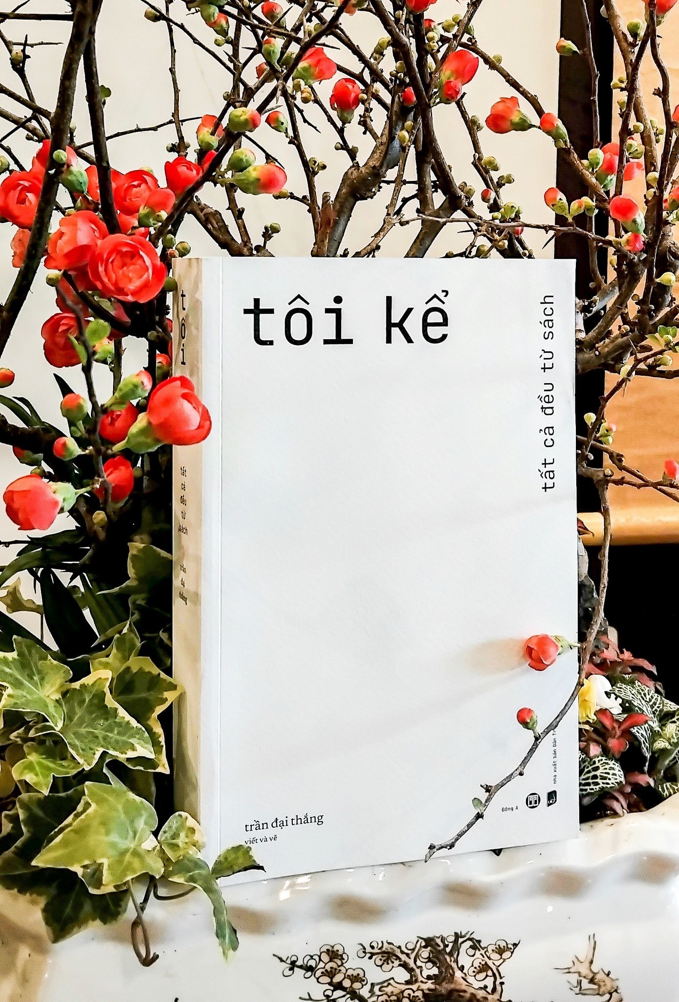 Tôi kể - Tất cả đều từ sách không chỉ là cuốn hồi ký mà còn thú vị cho những ai muốn tìm hiểu về xuất bản Việt 2. Ảnh ĐA