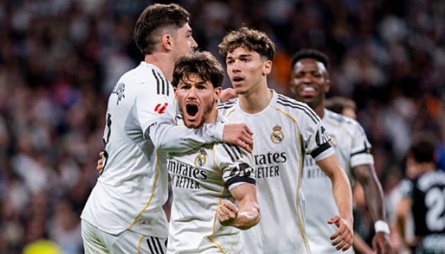 Real Madrid đại thắng Elche.