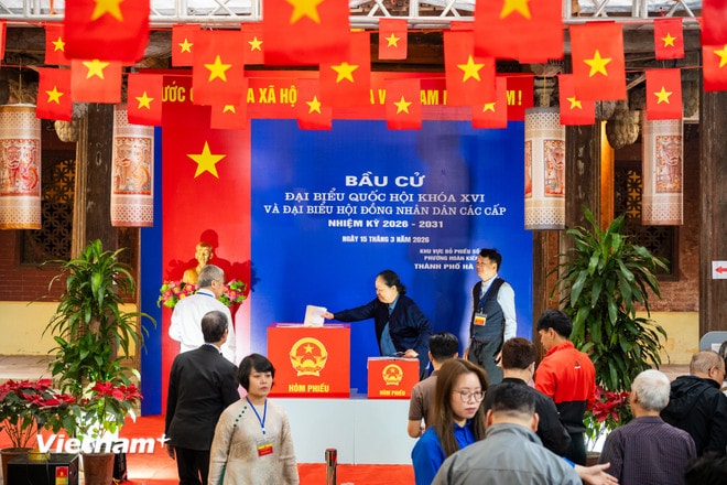 vnp-di-tich-hoan-kiem-ngay-bau-cu-18.jpg