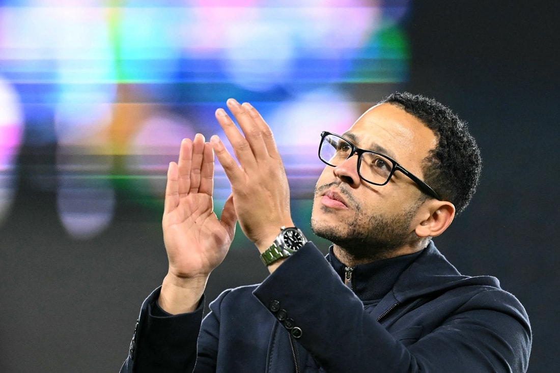 Liam Rosenior đối mặt tương lai bất định tại Chelsea.