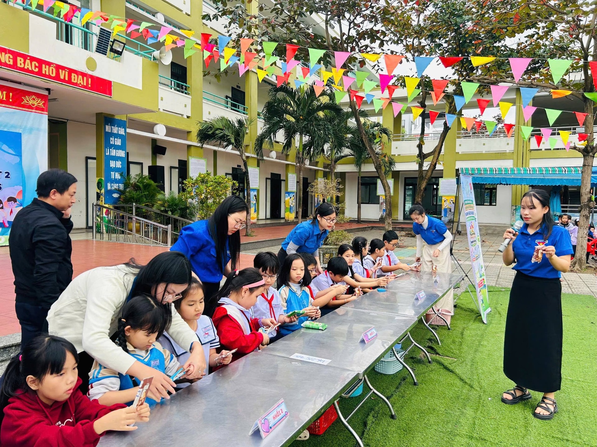 tiểu học tiểu la