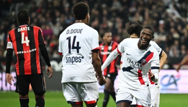 Mendes chói sáng trong màu áo PSG.