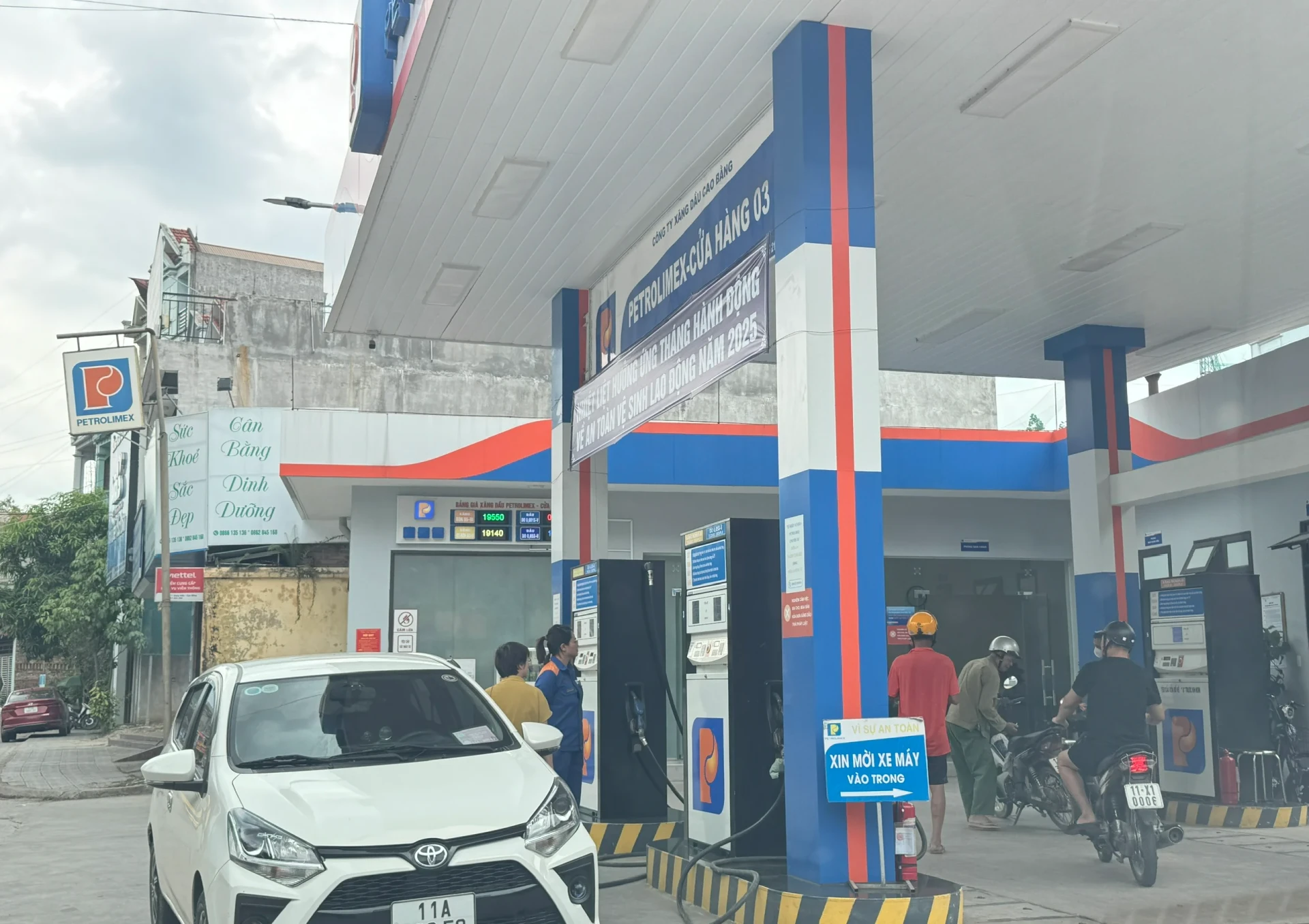 Cập nhật giá xăng dầu 23h hôm nay 23/3/2026: Giá dầu thế giới giảm hơn 10%