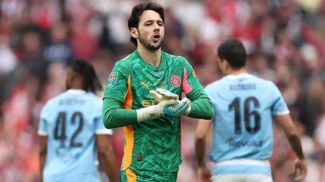 Thủ thành James Trafford thi đấu chắc chắn