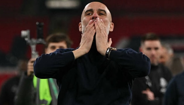 HLV Pep Guardiola và các học trò ăn mừng chức vô địch Carabao Cup 2026 tại Wembley.