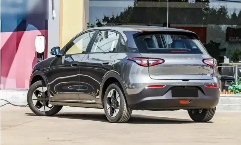 Khoang lái hiện đại trên Geely EX2