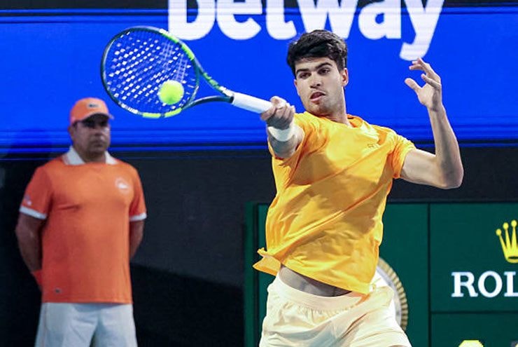 Carlos Alcaraz thi đấu nỗ lực tại Miami Open
