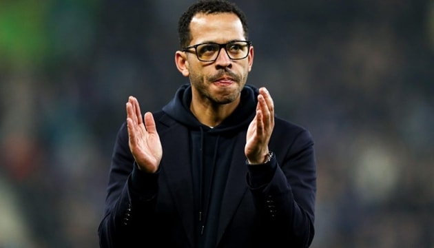 Rosenior đối mặt với việc bị Chelsea sa thải.
