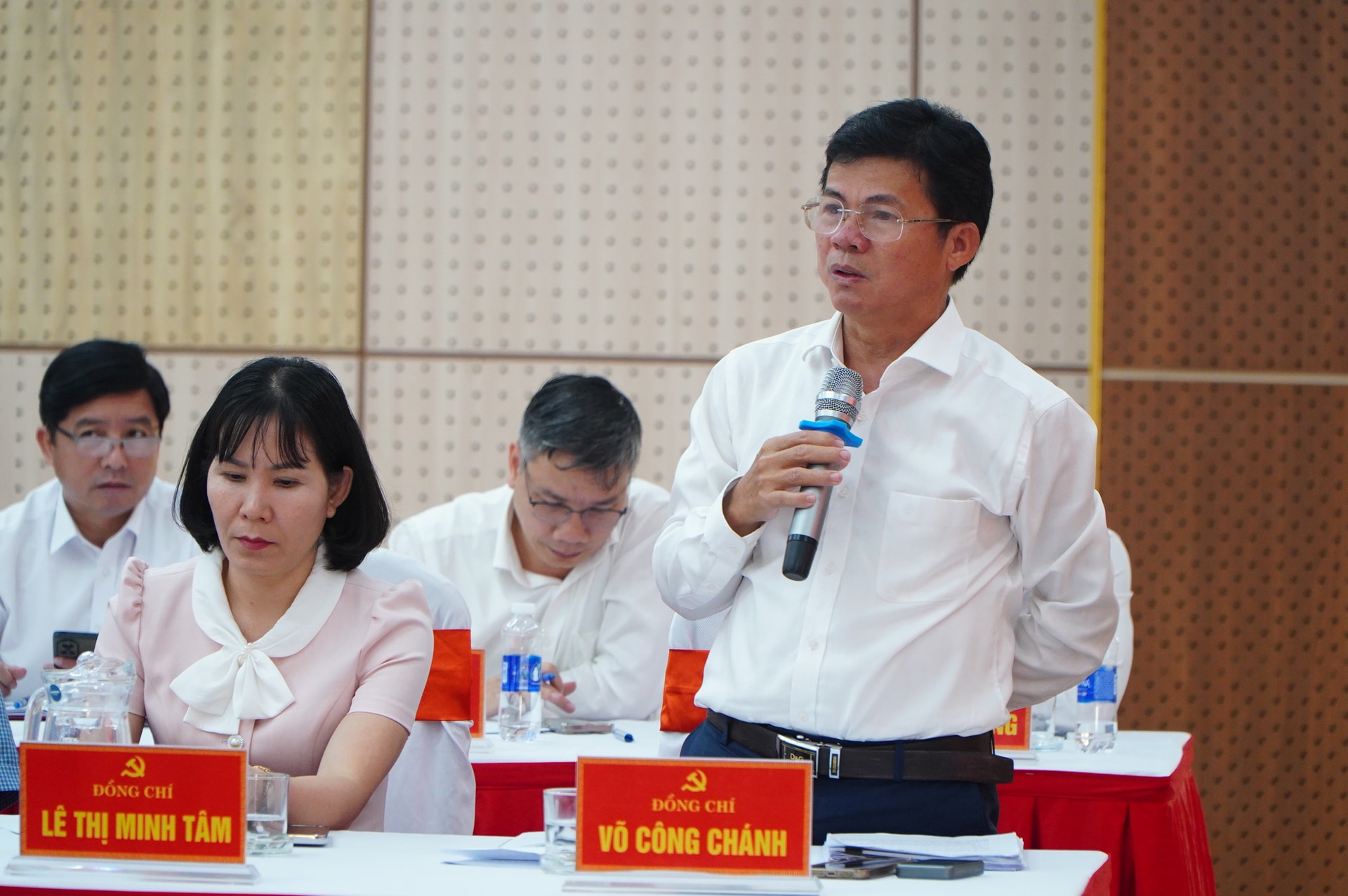 Trưởng ban Nội chính Thành ủy Võ Công Chánh phát biểu tại hội nghị. Ảnh: VINH ANH 