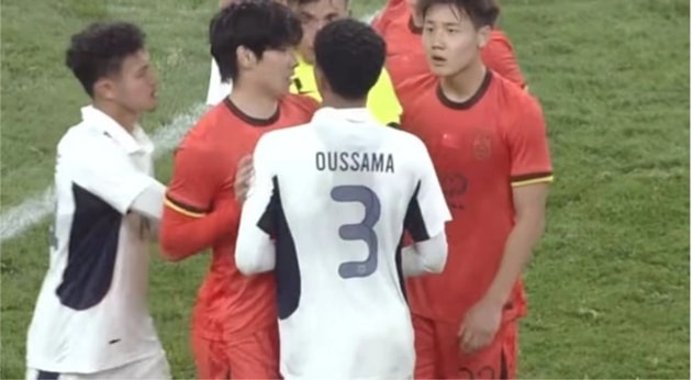 U23 Trung Quốc có nhiều hành vi thô bạo trong trận đấu với Thái Lan.