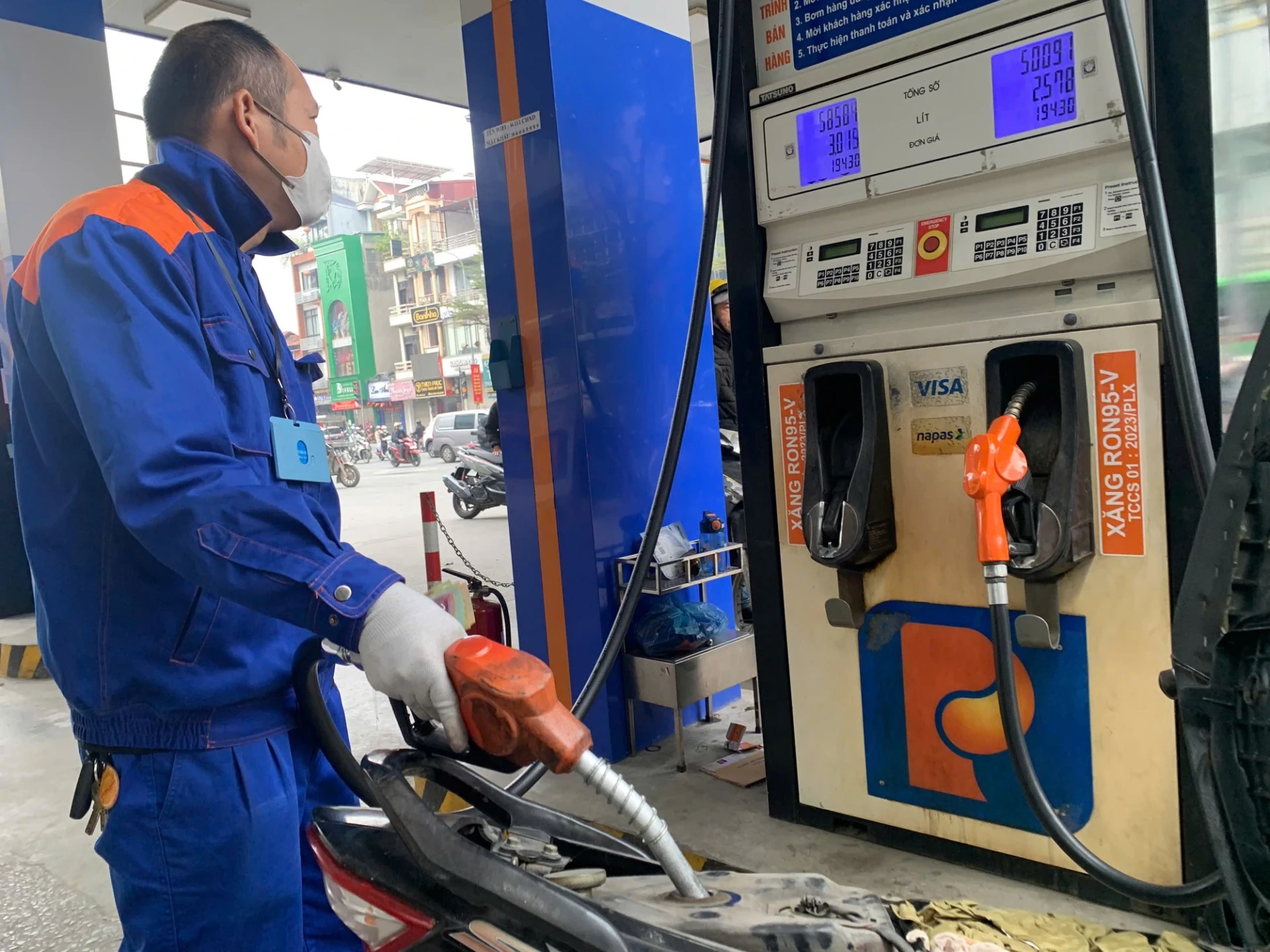 Cập nhật giá xăng dầu hôm nay 27/3/2026: Giá xăng RON 95-III giảm 5.625 đồng/lít nhờ Thủ tướng miễn đồng thời ba loại thuế