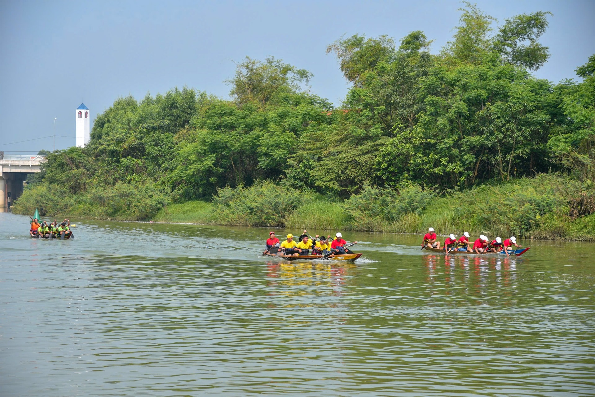 투이 로안 강에서 열리는 보트 경주는 축제의 일부입니다. 사진: 둥 꾸옹